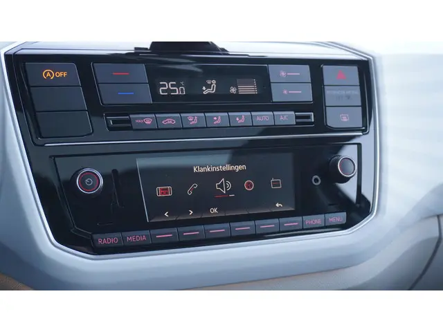 Volkswagen up! 1.0 TSI 90PK BMT up! Beats 2017 Benzine 16