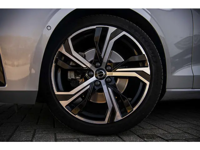 Volvo S60 2.0 B4 Plus Dark 2023 Benzine 38