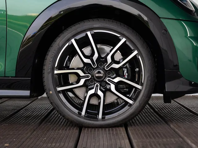 MINI 5-Deurs Cooper C 2025 Benzine 6