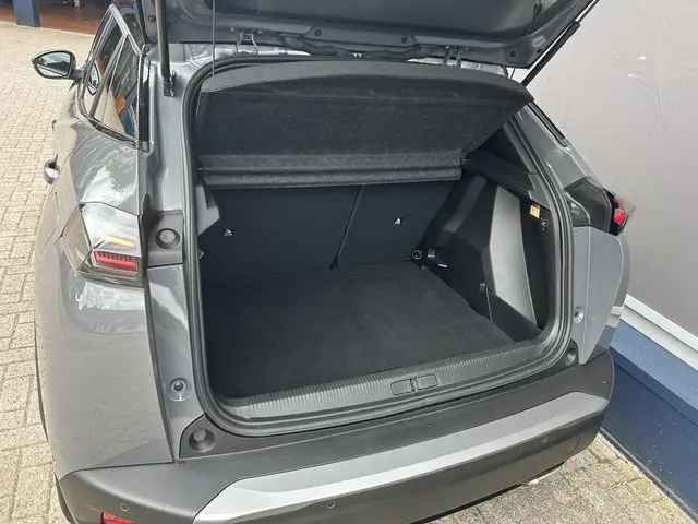 Peugeot 2008 1.2 Hybrid 145 GT 2025 Hybride Benzine 32