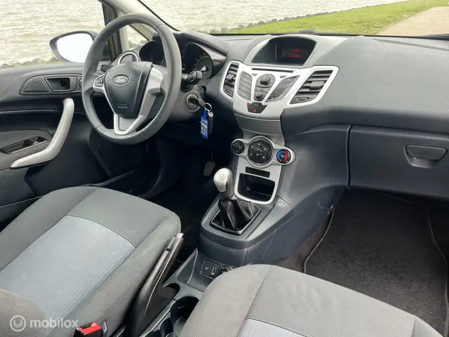 Ford Fiesta 1.25 Limited 2012 Benzine 19
