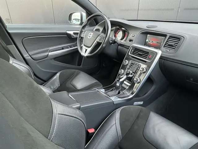 Volvo V60 1.5 T3 R-Design 2016 Benzine 4