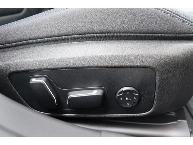 BMW 3 Serie 330e xDrive 2025 Hybride Benzine 12