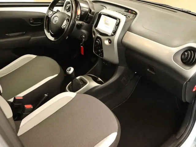 Toyota Aygo 1.0 VVT-i x-play 2015 Benzine 4
