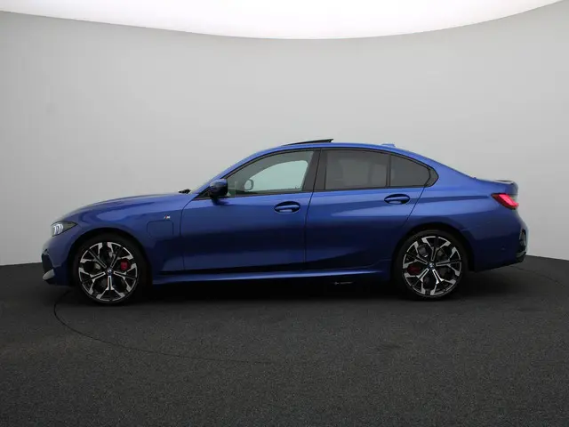 BMW 3 Serie Sedan 330e 2025 Hybride Benzine 4