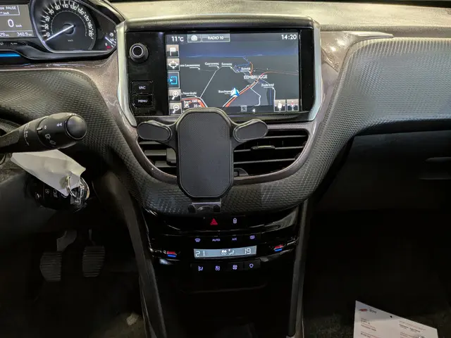 Peugeot 2008 1.2 PureTech Active 2015 Benzine 12