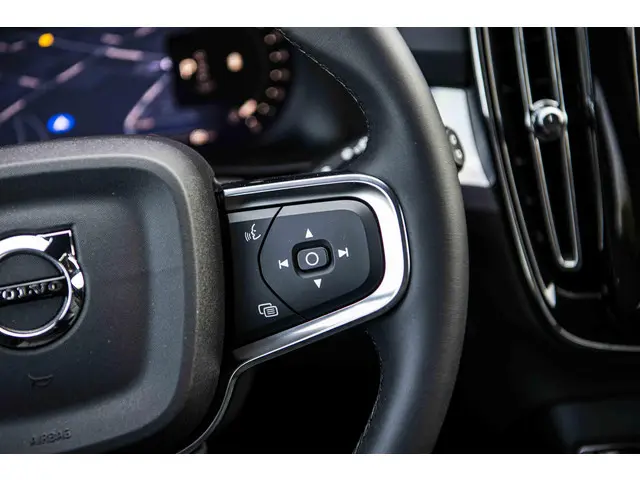 Volvo XC40 2.0 B3 Business Edition 2025 Benzine 24