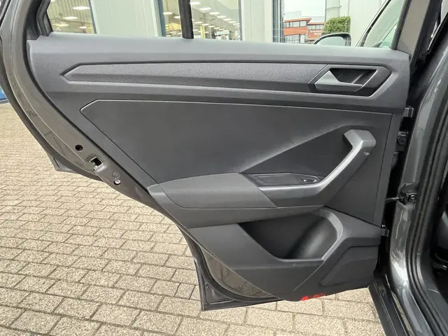 Volkswagen T-Roc 1.0 TSI Life 2023 Benzine 17