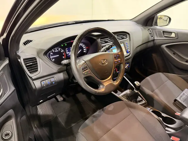 Hyundai i20 I-20 1.2 Premium Passion Navi 2018 Benzine 21