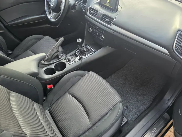 Mazda 3 2.0 TS+,head-up,keyless,18inch,carplay 2014 Benzine 12