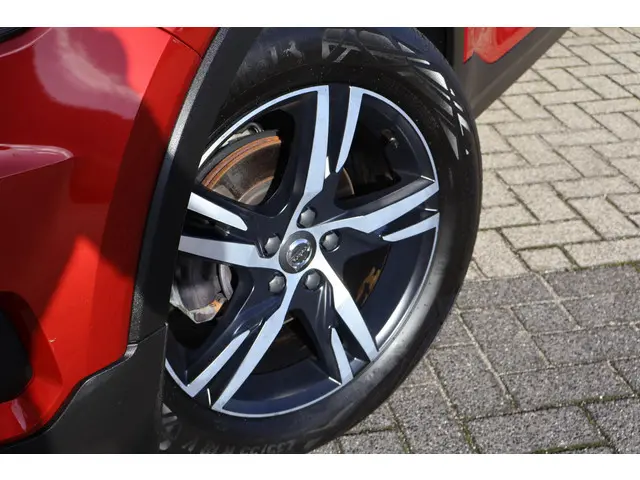 Volvo XC40 1.5 T3 R-Design 2020 Benzine 2