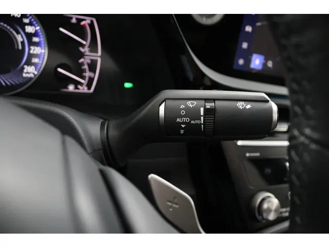 Lexus ES 300h Business Line 2023 Hybride Benzine 29