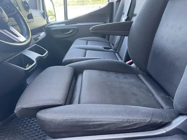 Mercedes-Benz Sprinter L2H2 2022 Diesel 41