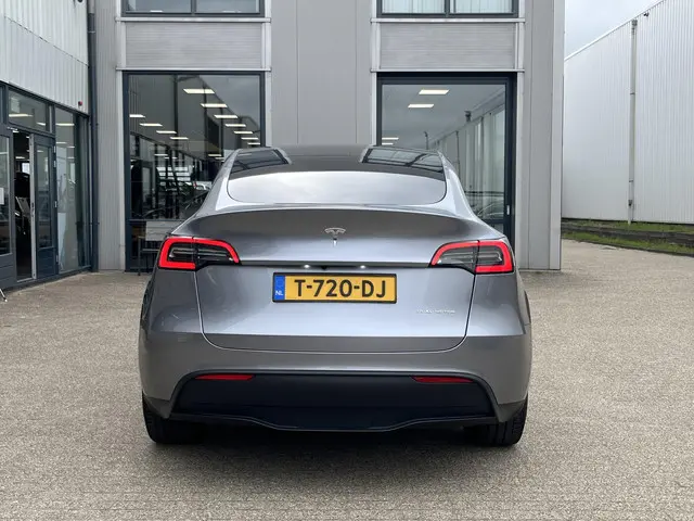 Tesla Model Y Long Range AWD 75 kWh 2023 Elektrisch 23