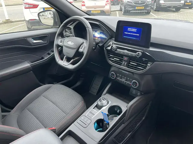 Ford Kuga 2.5 PHEV ST-Line 2023 Hybride Benzine 18