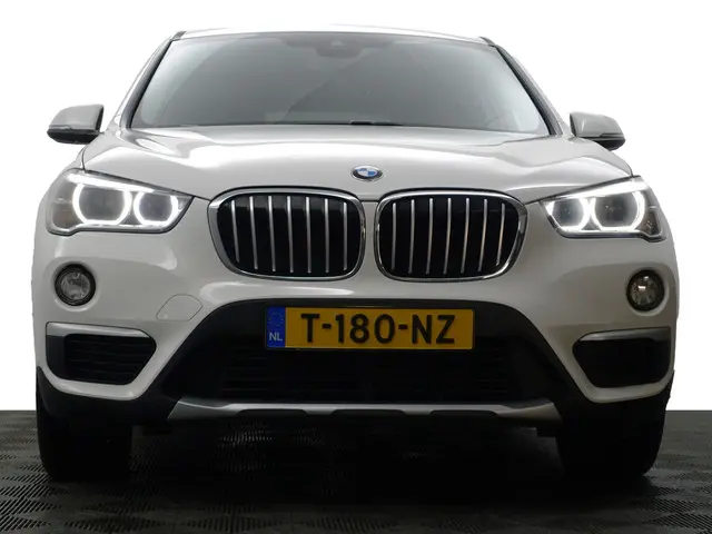 BMW X1 sDrive18i High Executive Aut- 2017 Benzine 20