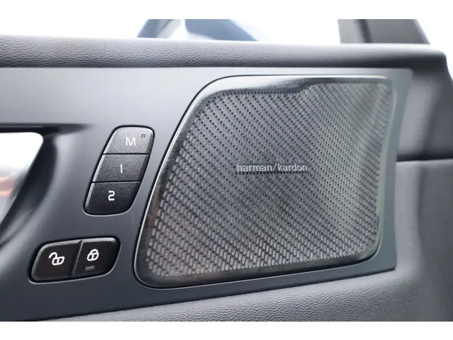 Volvo XC60 T6 Recharge Plus Bright 2025 Hybride Benzine 8