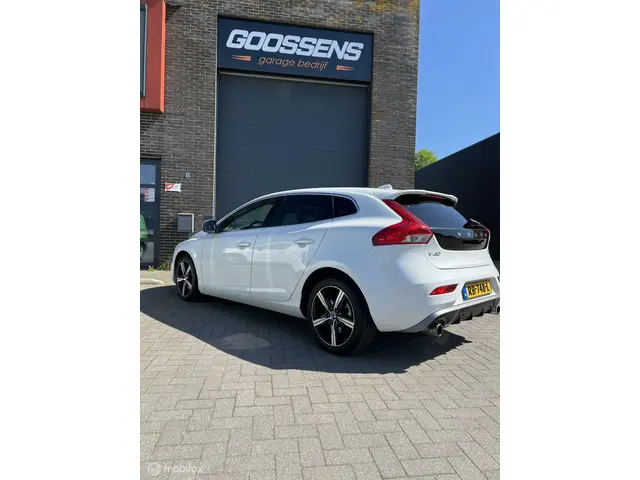 Volvo V40 2.0 T4 R-Design automaat 2017 Benzine 4