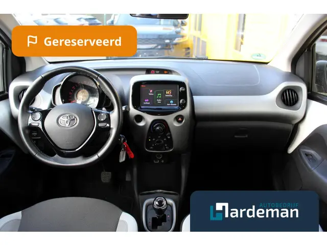 Toyota Aygo 1.0 VVT-i x-play Automaat Camera 2017 Benzine 2