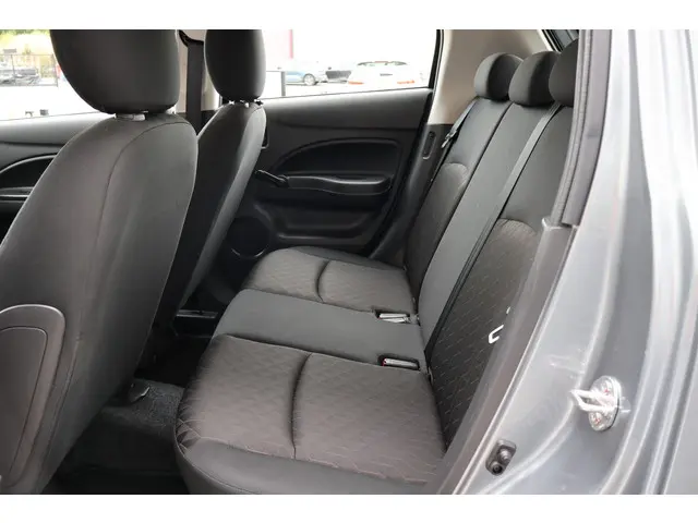 Mitsubishi Space Star 1.2 Connect+ 2023 Benzine 12