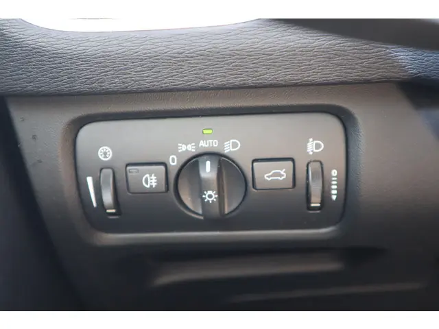 Volvo V40 2.0 T2 Summum 2015 Benzine 27
