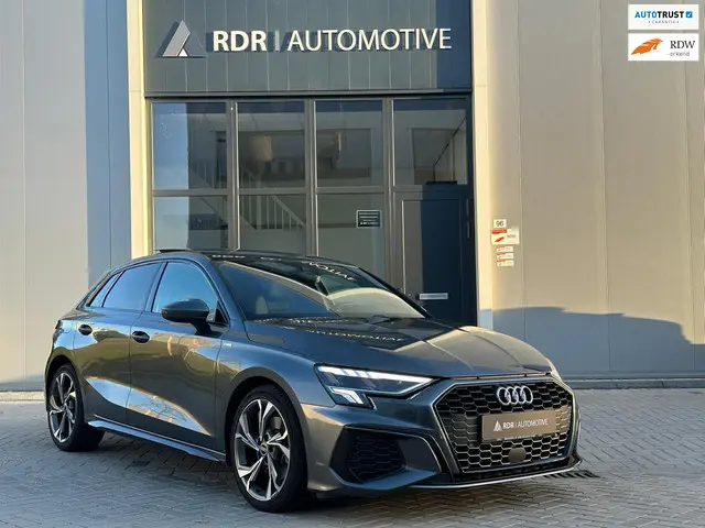 Audi A3 SPORTBACK 35 TFSI S line I Pano I 2021 Benzine