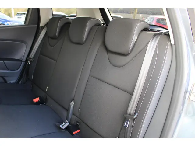 Renault Clio Estate 0.9 TCe Limited 2018 Benzine 8