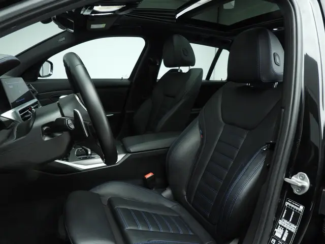 BMW 3 Serie Touring 330i xDrive 2022 Benzine 7