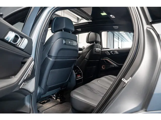 BMW X6 M60i xDrive 2023 Benzine 34