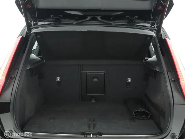 Volvo XC40 2.0 T5 AWD R-Design full option 2018 Benzine 63