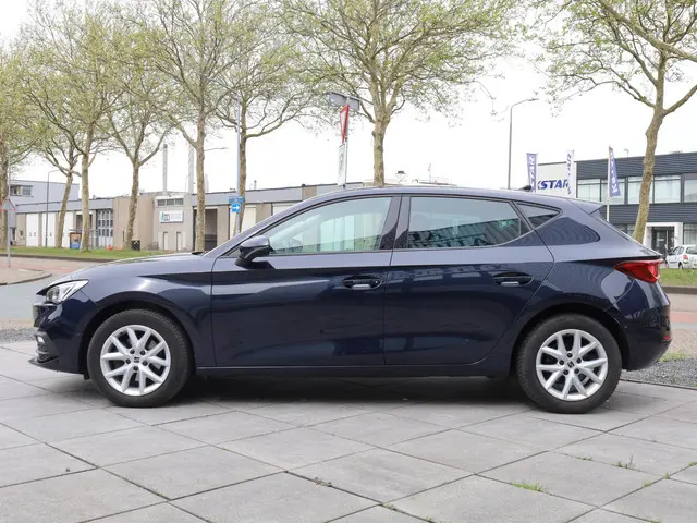 SEAT Leon 1.0 eTSI 2022 Benzine 2