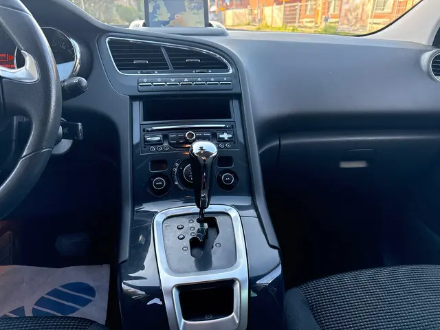 Peugeot 5008 1.6 THP Allure 7p. 2014 Benzine 12