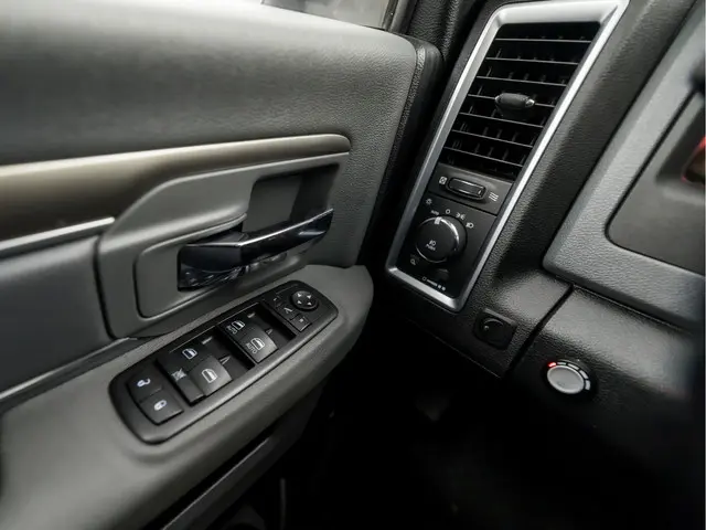 Dodge Ram 1500 5.7V8 Crew Cab 5'7 2016 LPG/Gas 26
