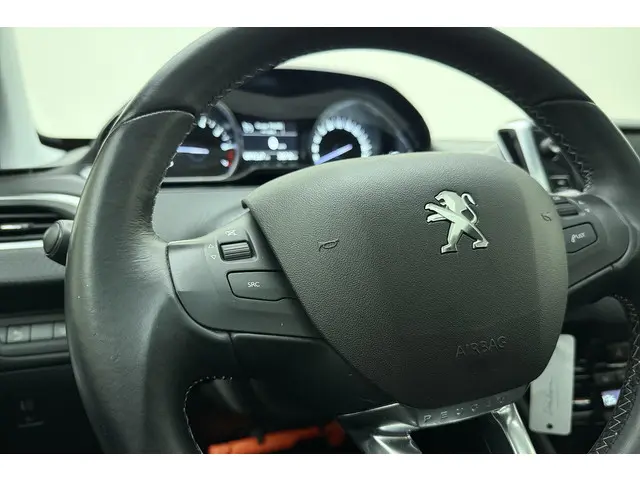 Peugeot 2008 1.2 PureTech Allure 2019 Benzine 18