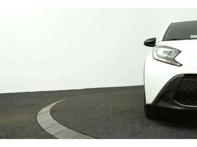 Toyota Aygo X 1.0 VVT-i MT Play 2024 Benzine 35