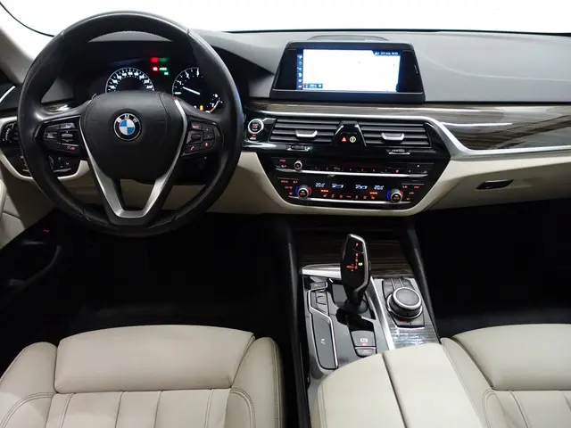 BMW 5 Serie 520i High Executive Aut- 2019 Benzine 7