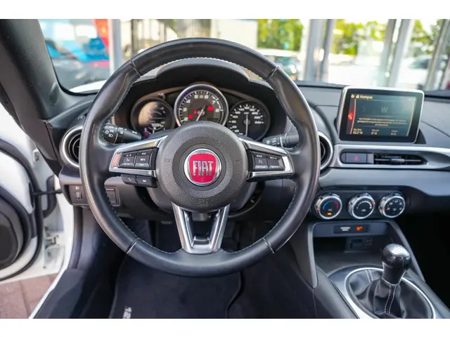Fiat 124 Spider 2