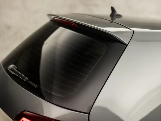 Volkswagen Golf 1.4 TSI Highline R Sport 2017 Benzine 31