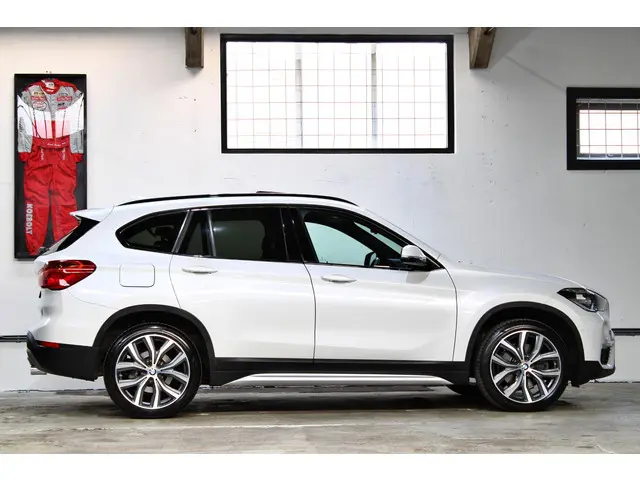 BMW X1 xDrive20i High Executive 2017 Benzine 8