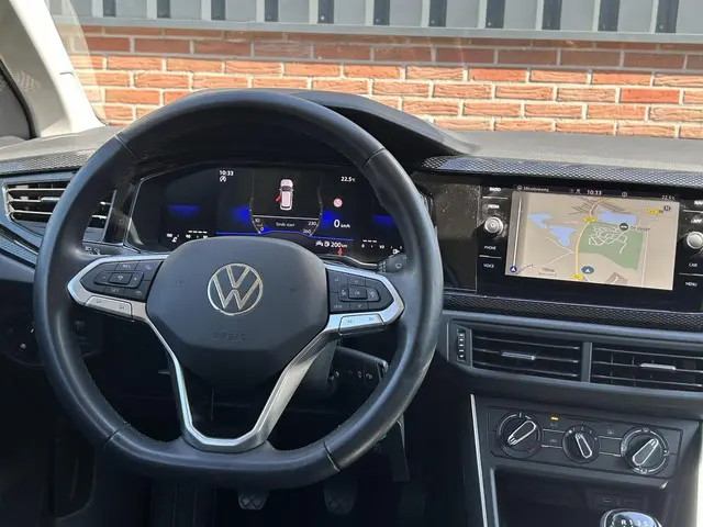 Volkswagen Polo 1.0 TSI Life Business 2023 Benzine 8