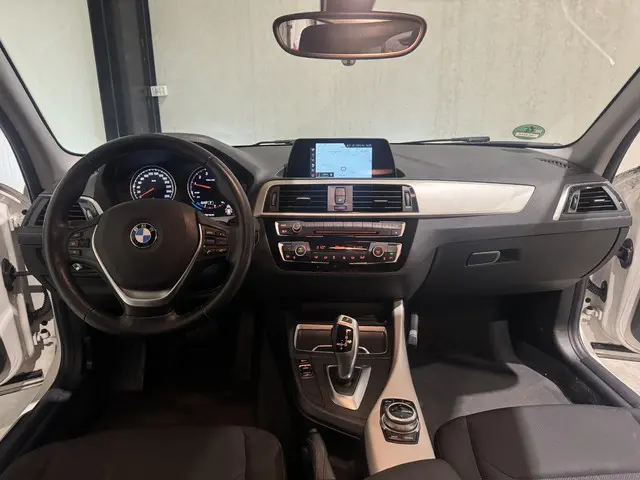 BMW 1 Serie 118i Executive 2018 Benzine 3