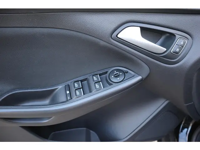 Ford Focus Wagon 1.0 TITANIUM 2017 Benzine 9