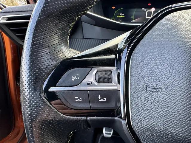 Peugeot 2008 1.2 Turbo 130 PK GT Pack 2021 Benzine 16