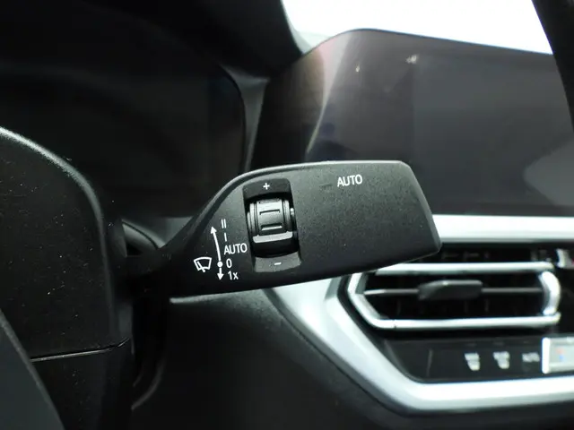 BMW 3 Serie Sedan 320i 2019 Benzine 34