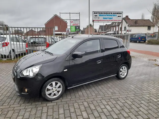 Mitsubishi Space Star 1.0 Intense 2013 Benzine 14