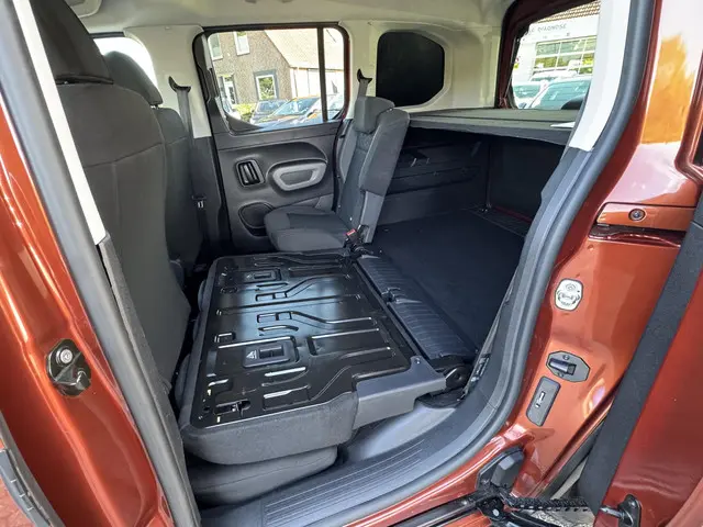 Peugeot Rifter 1.2 Puretech Active 2020 Benzine 23