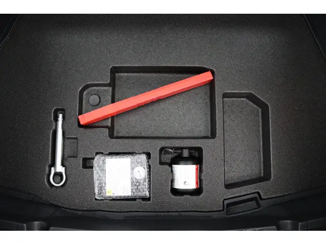 Toyota C-HR 1.8 Hybrid 140 Active 2024 Hybride Benzine 34