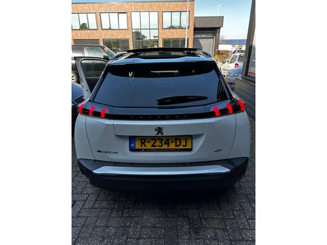 Peugeot e-2008 EV GT Pack 50 kWh 2021 Elektrisch 10