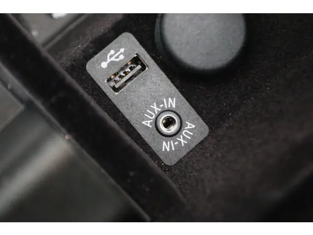 BMW 5 Serie Touring 535i Luxury Edition 2016 Benzine 56