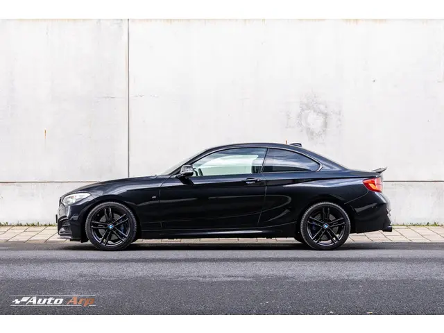 BMW 2 Serie Coupé M240i High Executive 2017 Benzine 7